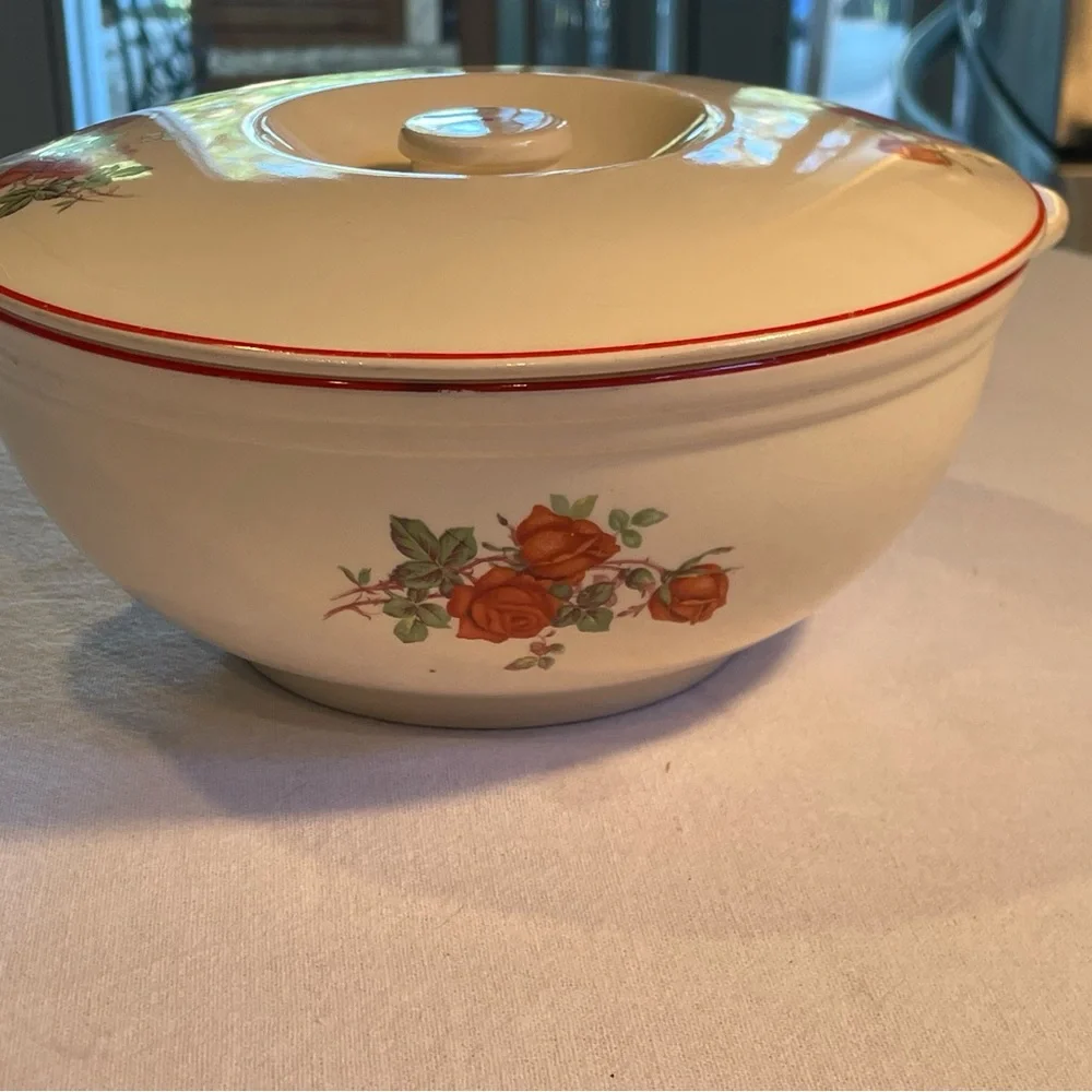 Vintage Casserole Dish Round Covered.Ceramic Made In USA.Universal Cambridge